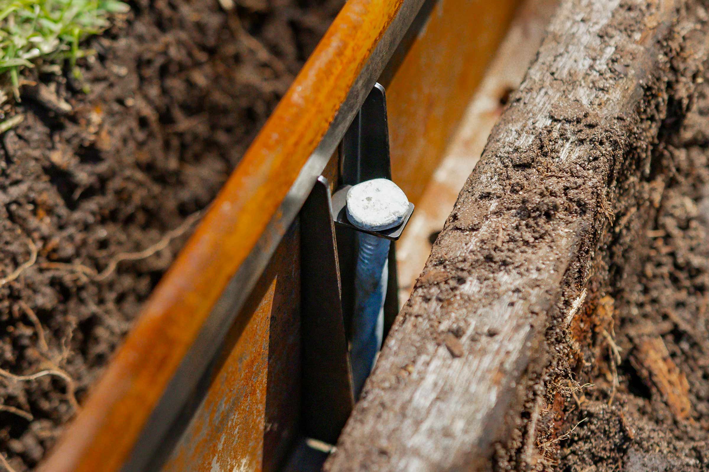 Spare Braces – Formline Landscape Edging